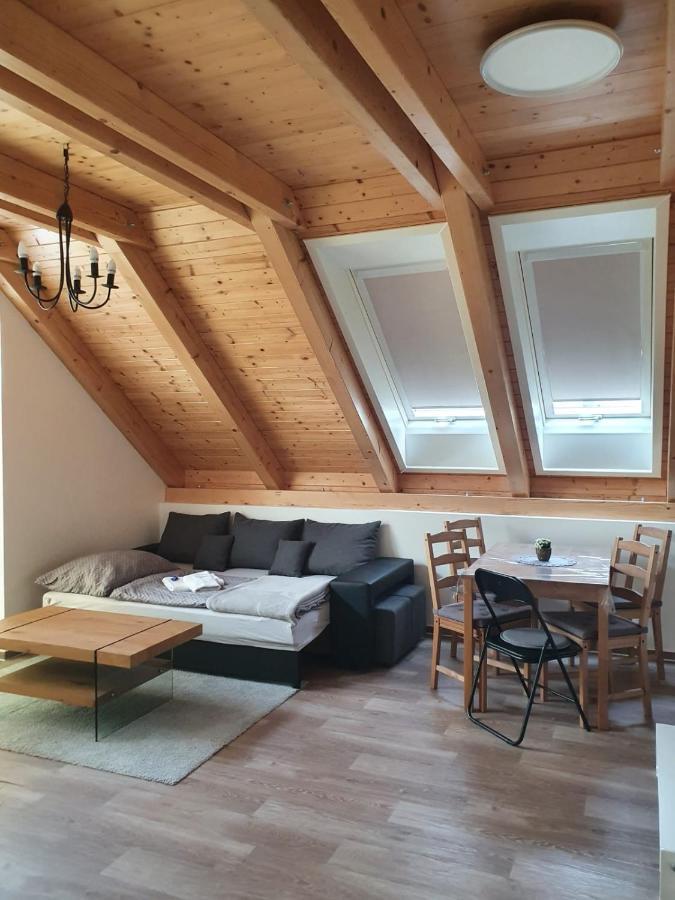 Apartman Maja Микулов Екстериор снимка