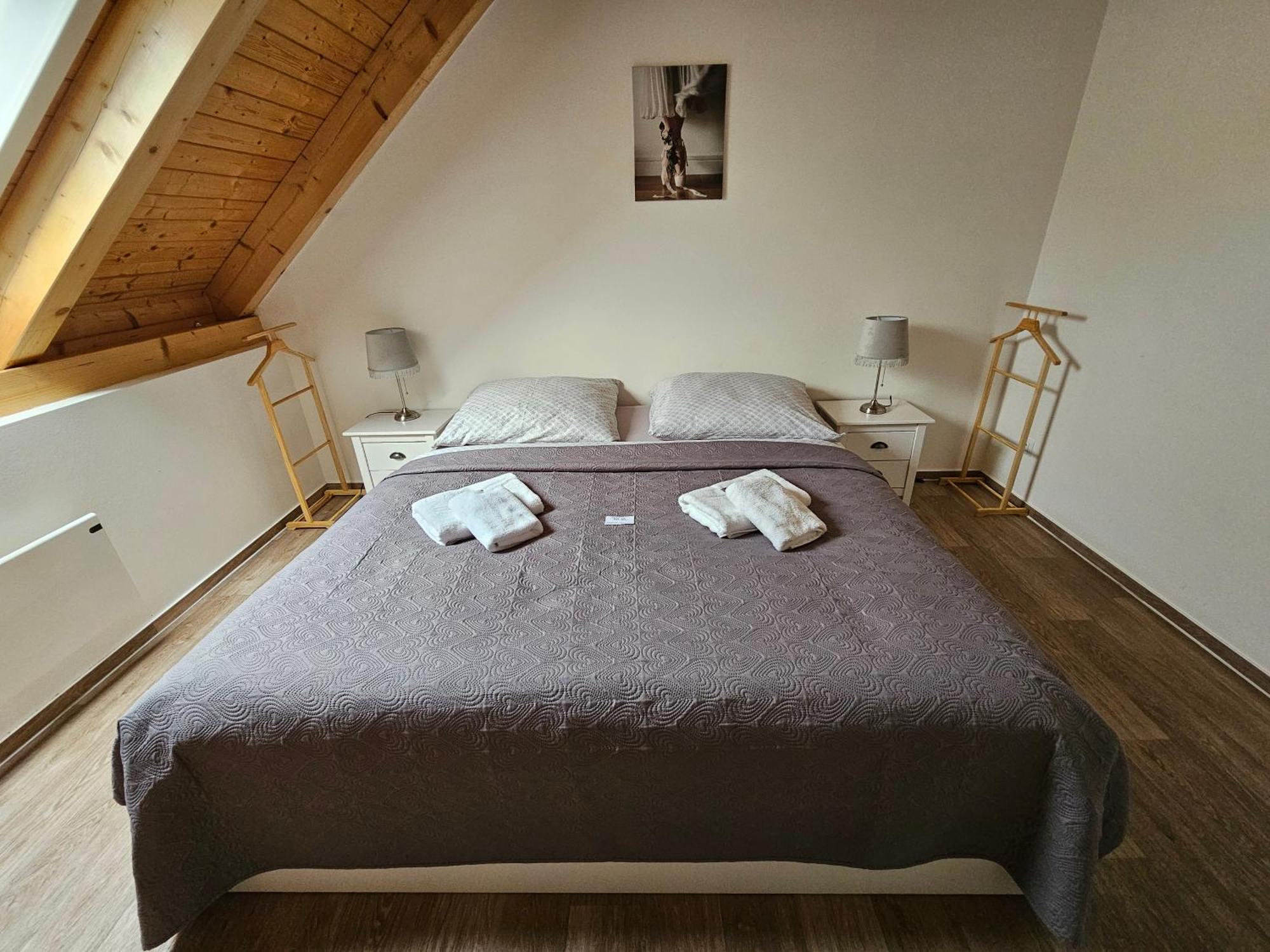 Apartman Maja Микулов Екстериор снимка