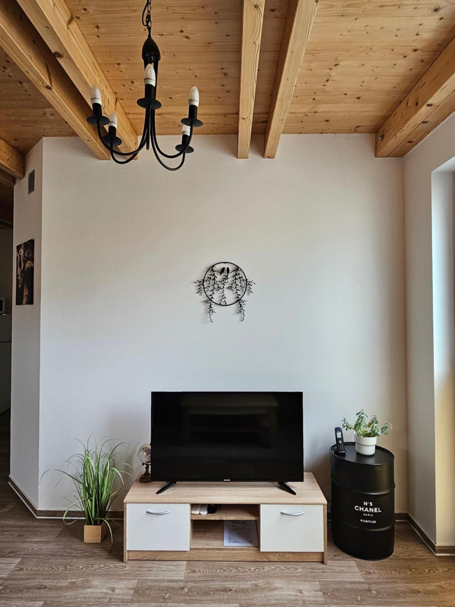 Apartman Maja Микулов Екстериор снимка